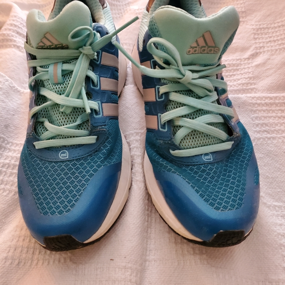 ADIDAS Blue size 9 EUC